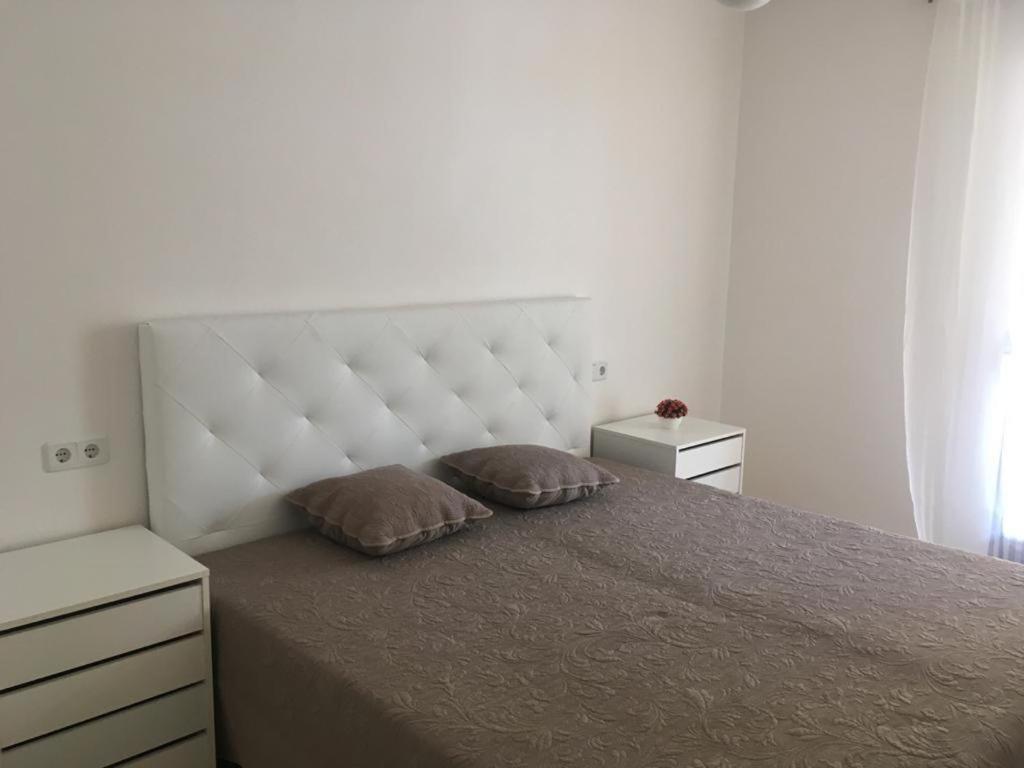 2-Bedroom And Living Room Apartment Near Campoamor Beach المظهر الخارجي الصورة